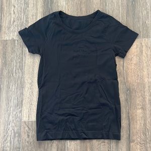 LULULEMON SWIFTLY TECH SHORT SLEEVE-BLACK. Size 6!  LQQK!!!